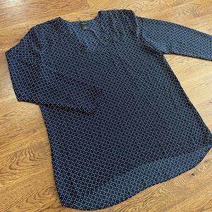 Ann Taylor women’s top size XL black and white